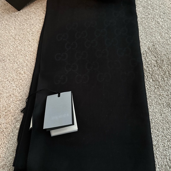 NWT Black authentic Gucci scarf, 45x180 - Picture 4 of 8